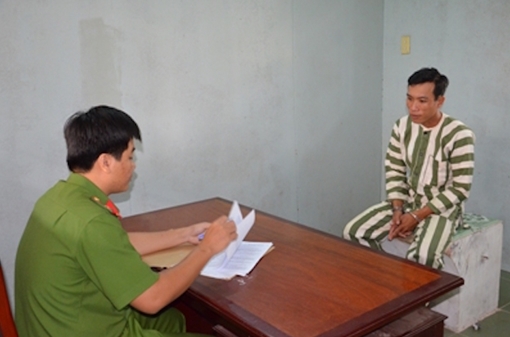 Giả cán bộ trại giam lừa gia đình bạn tù chạy giảm án