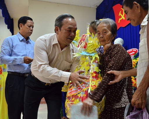 Mang yêu thương về với người dân miệt thứ