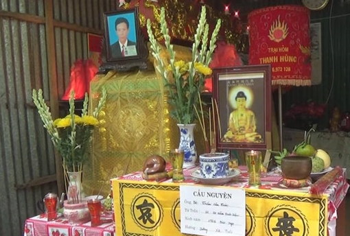 Con gái đâm chết cha ruột vì nhậu xỉn về mắng vợ