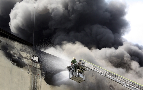 Hơn 7 giờ đồng hồ chiến đấu với giặc lửa tại Công ty Kwong Lung – Meko