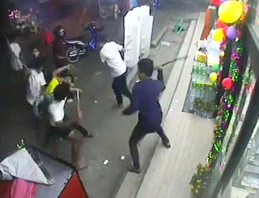 Án mạng từ lời chê hát dở trong tiệc cưới