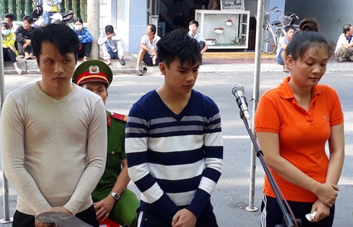 Ba bị cáo lãnh 22 năm tù vì tàng trữ, chứa chấp ma tuý