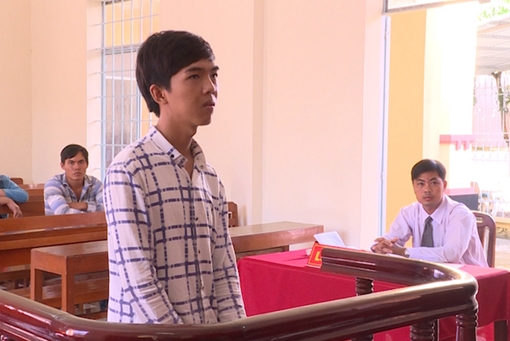 Rủ bạn gái lớp 8 đi chơi qua đêm, lãnh 12 tháng tù