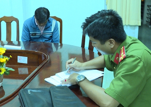 Nam thanh niên có tiền án hiếp dâm mạo danh Cảnh sát để "tán" gái