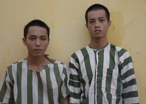 Hai thanh niên "làm bậy" với bé gái 14 tuổi