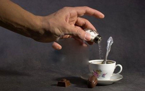 Cháu tử vong, bà ngoại nằm thoi thóp bên chai thuốc trừ sâu