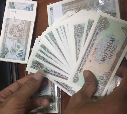 BOT Cai Lậy chuẩn bị tiền 100 đồng để trả lại tài xế 