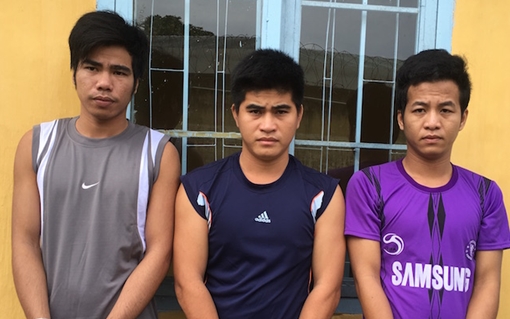 Bắt khẩn cấp 3 đối tượng trói cụ bà, cướp tài sản