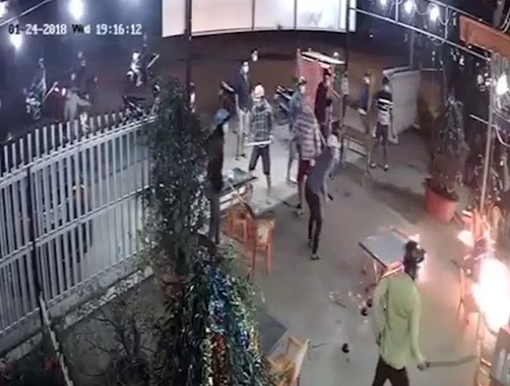 Điều tra nhóm người mang hung khí doạ chém chủ quán nhậu