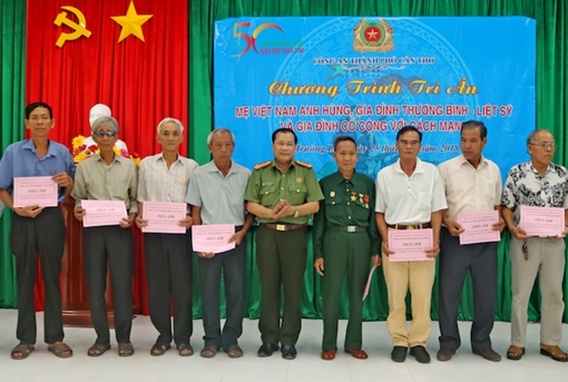 Công an TP Cần Thơ tri ân Mẹ VNAH, gia đình có công cách mạng