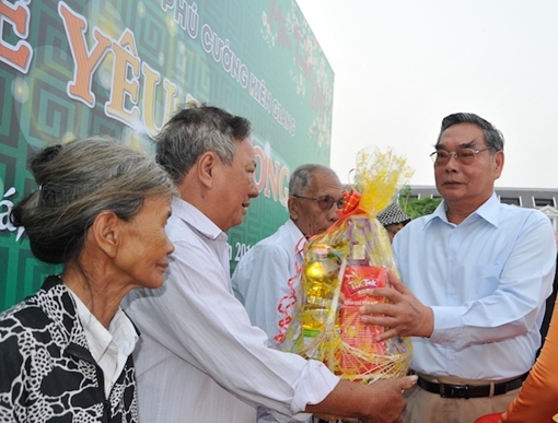 Chia sẻ yêu thương với người dân nghèo Rạch Giá