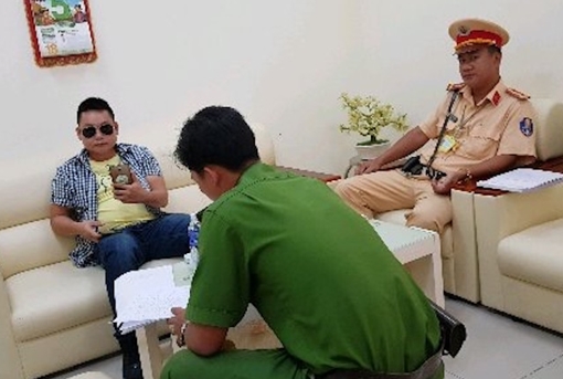 Tài xế bị phạt vì dừng xe ‘quá 5 phút’ tại trạm BOT