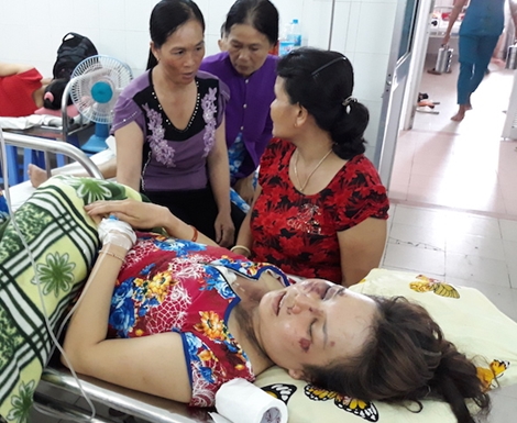 Người phụ nữ đeo vàng bị sét đánh bất tỉnh 