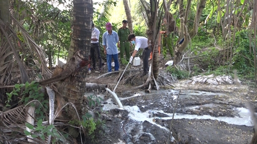 Doanh nghiệp sản xuất trứng muối xả trộm chất thải 