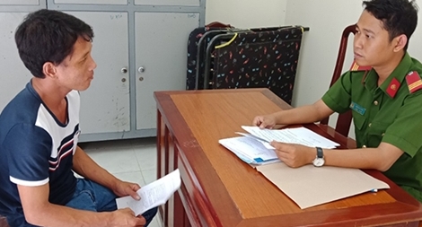 Giận cậu, cháu ruột cầm búa đập mộ bà ngoại