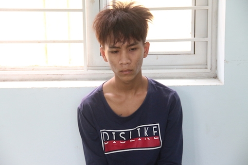 Hai tên cướp tuổi teen dùng bình xịt hơi cay chống trả Công an