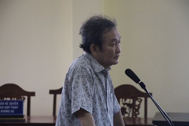 Đại gia nước đá cầm súng doạ bắn nhân viên xin xử phạt hành chính