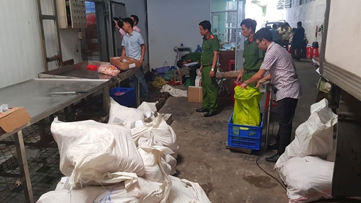 Phát hiện 30 tấn thực phẩm đông lạnh không rõ nguồn gốc