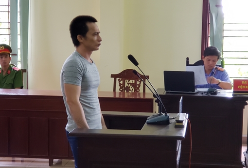 Níu kéo tình cảm không thành, đâm chết em trai người tình cũ