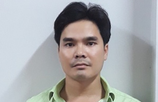 Chồng cướp túi xách của vợ trong ngày ra tòa ly hôn 