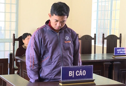 Đi tù vì cưỡng hiếp nữ tiếp viên 14 tuổi