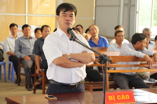 Hoãn phiên tòa xét xử vụ trưởng phòng dọa cắt cổ hiệu trưởng