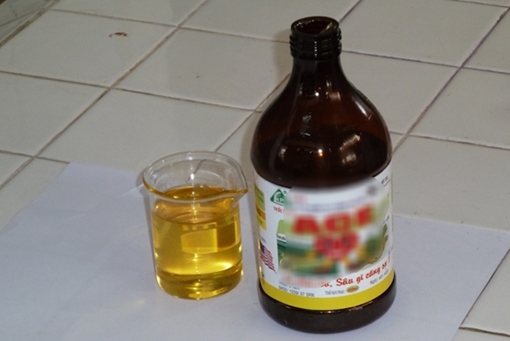 Buồn chồng ly hôn, nữ giáo viên cho con uống thuốc diệt cỏ