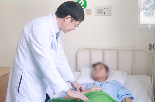 Cứu sống bé gái bị vỡ manh tràng do tai nạn