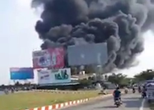 "Bà hỏa" thiêu rụi vựa trái cây ở Tiền Giang