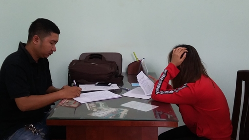 Nữ tiếp viên “chiều khách tới bến” trong quán cà phê không tên