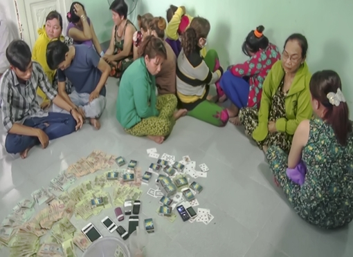 11 quý bà sát phạt trên sòng bạc hơn trăm triệu