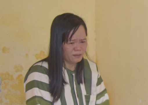 Nữ phụ huynh vào trường lấy trộm tiền của giáo viên