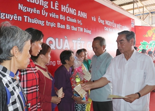 Chia sẻ yêu thương nơi miền cực Nam của Tổ quốc