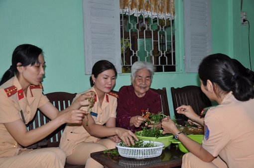 Những nghĩa cử đẹp của Hội phụ nữ Công an TP Cần Thơ