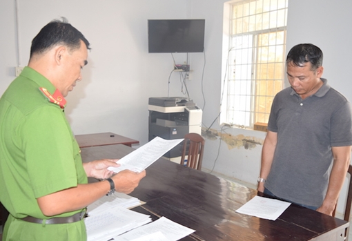 Gã làm thuê trộm 20 triệu đồng trên xe của chủ