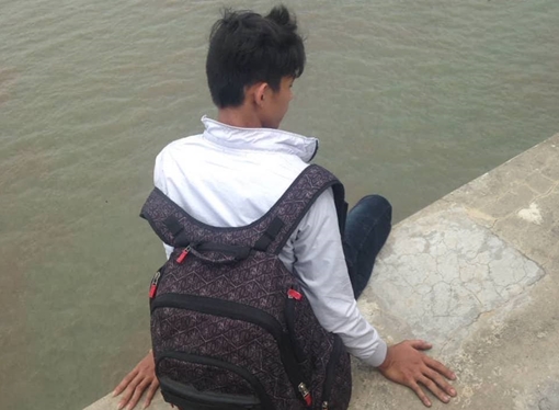 Hai cán bộ Công an phường giải cứu nam thanh niên nhảy cầu