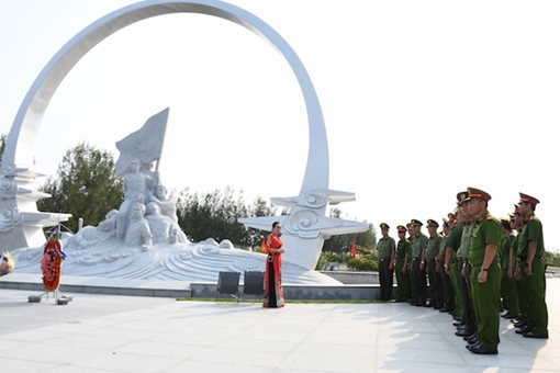 Hành trình “Về với địa chỉ đỏ” của Đoàn thanh niên Công an tỉnh Tiền Giang