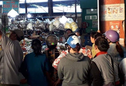 Đánh chết bạn vì không lo nhậu mà chỉ hát karaoke