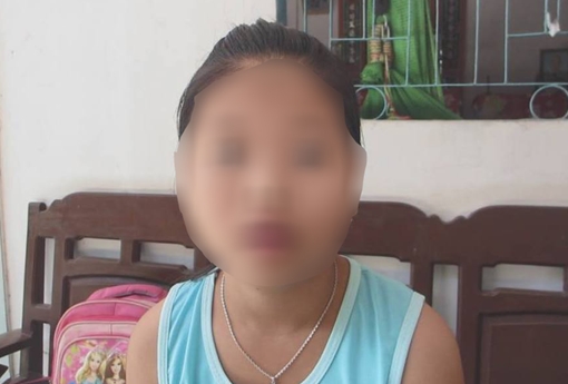 Một phụ huynh bị tố "“nựng thân mật” nữ sinh ở trường