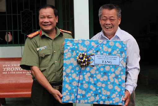 Công an TP Cần Thơ bàn giao 3 căn nhà nghĩa tình đồng đội