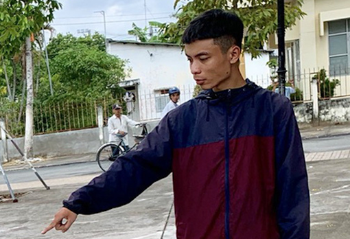 Hai cô gái giải quyết mâu thuẫn trên Facebook trong công viên, 1 người tử vong