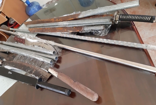 Mâu thuẫn trên Facebook, hai nhóm thanh thiếu niên mang hung khí hẹn đánh nhau