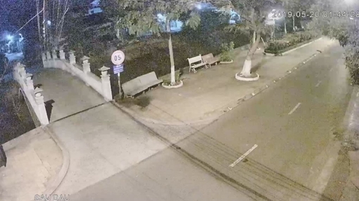 Người đàn ông tẩm xăng lên người tự thiêu lúc rạng sáng