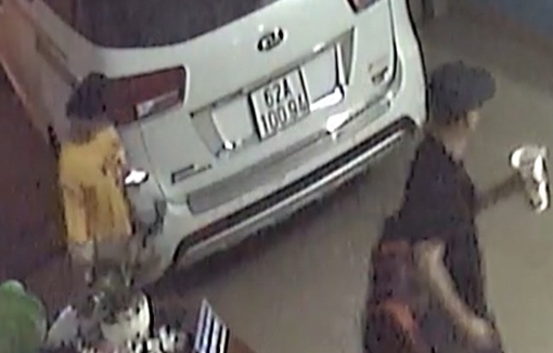 Tiến sĩ dụ nữ sinh vào nhà nghỉ