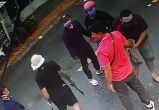 Hai kẻ cầm đầu vụ nổ súng, chém người ở tiệm cầm đồ ra đầu thú