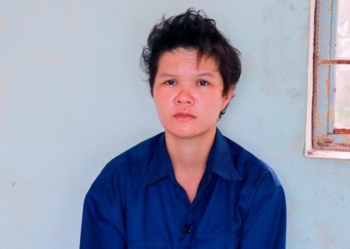 Nữ tiếp viên nghiện vào phòng bà chủ trộm 2 điện thoại