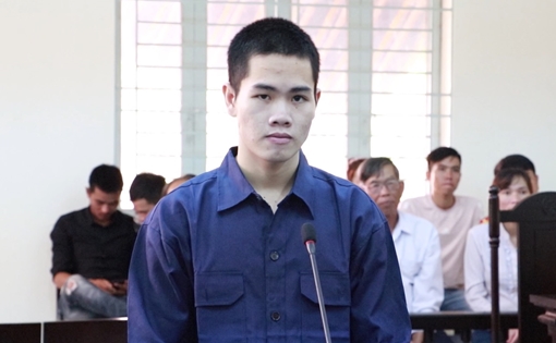 Thuê phòng trọ sống cùng bé gái 15 tuổi, lãnh 18 tháng tù