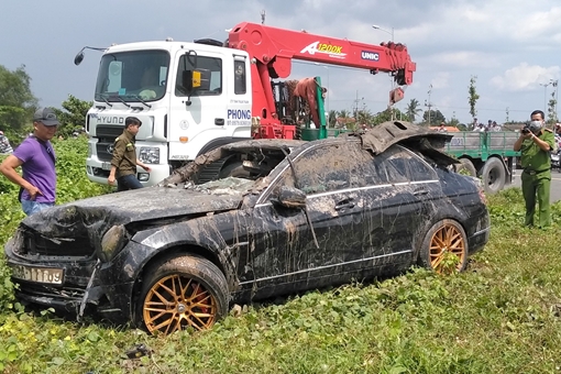 Hiện trường 3 người trong cùng gia đình tử vong khi ôtô chìm dưới nước