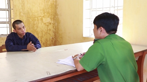 Mâu thuẫn khi mua bánh mì, nam thanh niên đâm người bán bánh bất tỉnh