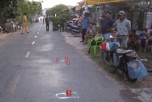 Bé trai 2 tuổi bị xe máy tông tử vong khi băng ngang qua đường